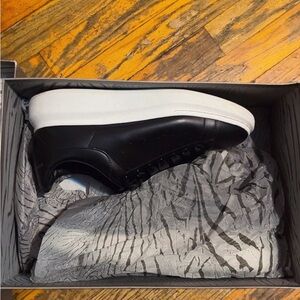 Alexander McQueen Men’s Oversized Sneakers Size 9 Black and white leather